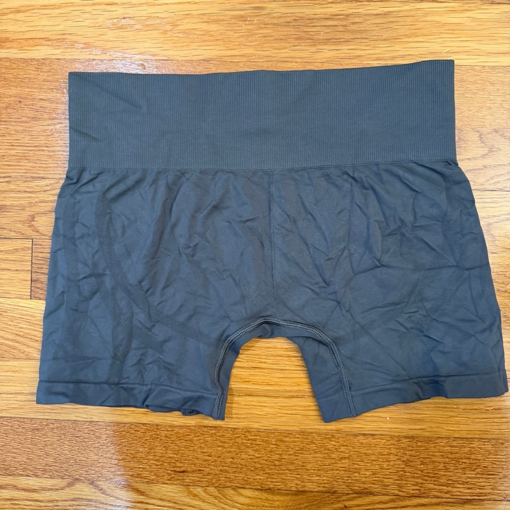 Gymshark Vital Seamless Shorts in Dark Gray - Size ?? Large - Picture 5 of 5